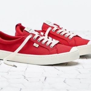 Red Cariuma OCA Low Canvas Sneakers